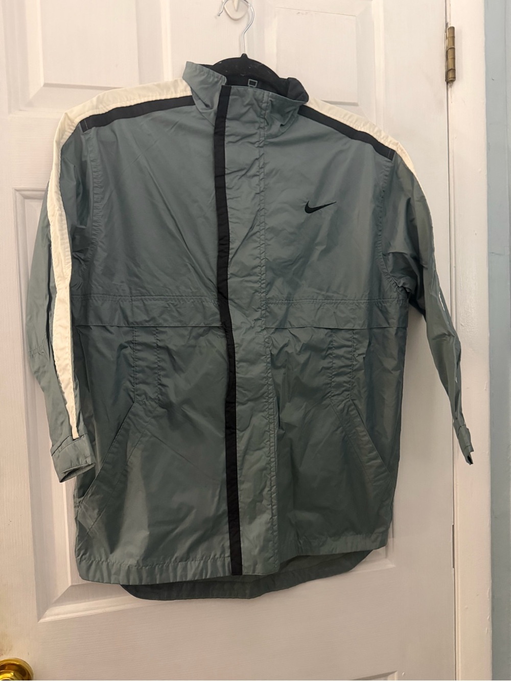 Vintage Nike Men’s Medium Gray Colorblock Windbreaker Jacket